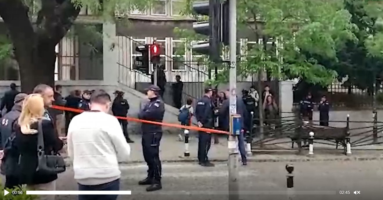 Nyolc diák és egy biztonsági őr halt meg szerdán egy belgrádi általános iskolában •  Fotó: Videófelvétel