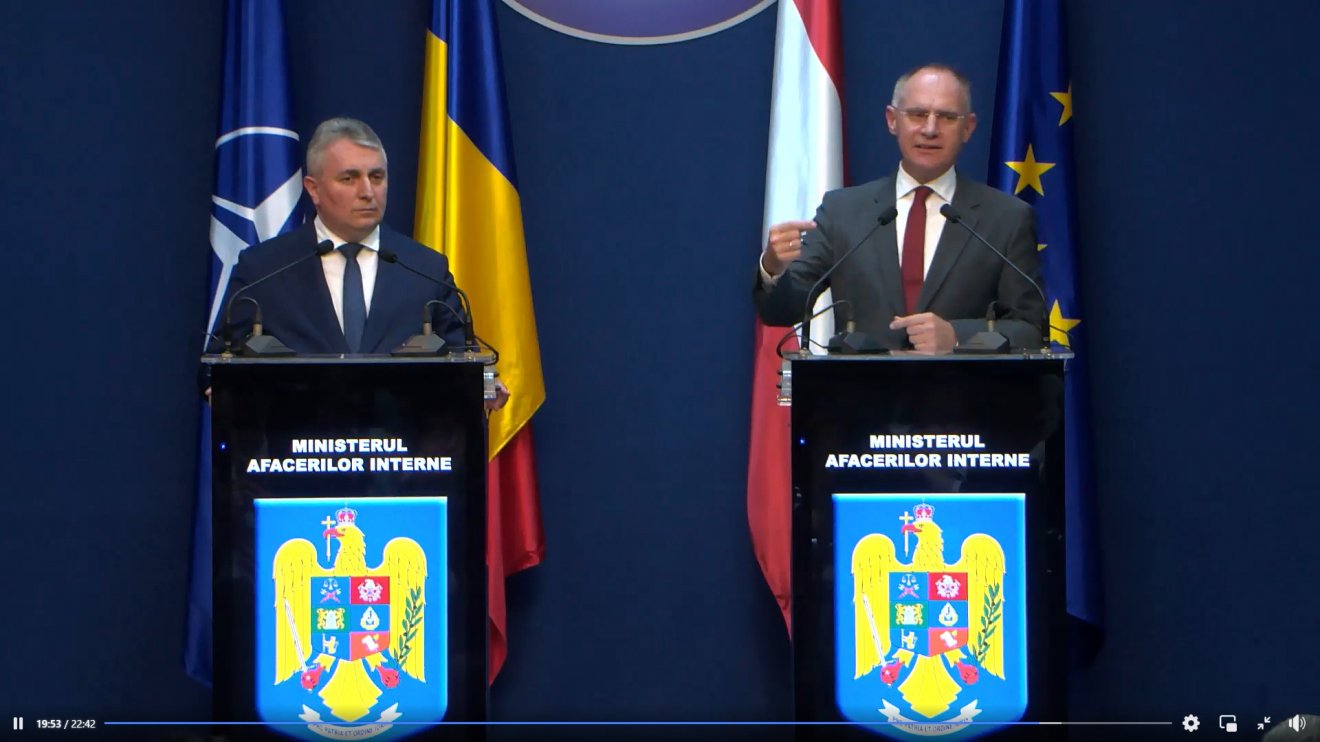 Egyet nem értés. Lucian Bode és osztrák kollégája, Gerhard Karner osztrák belügyminiszter sajtótájékoztatója •  Fotó: Videófelvétel