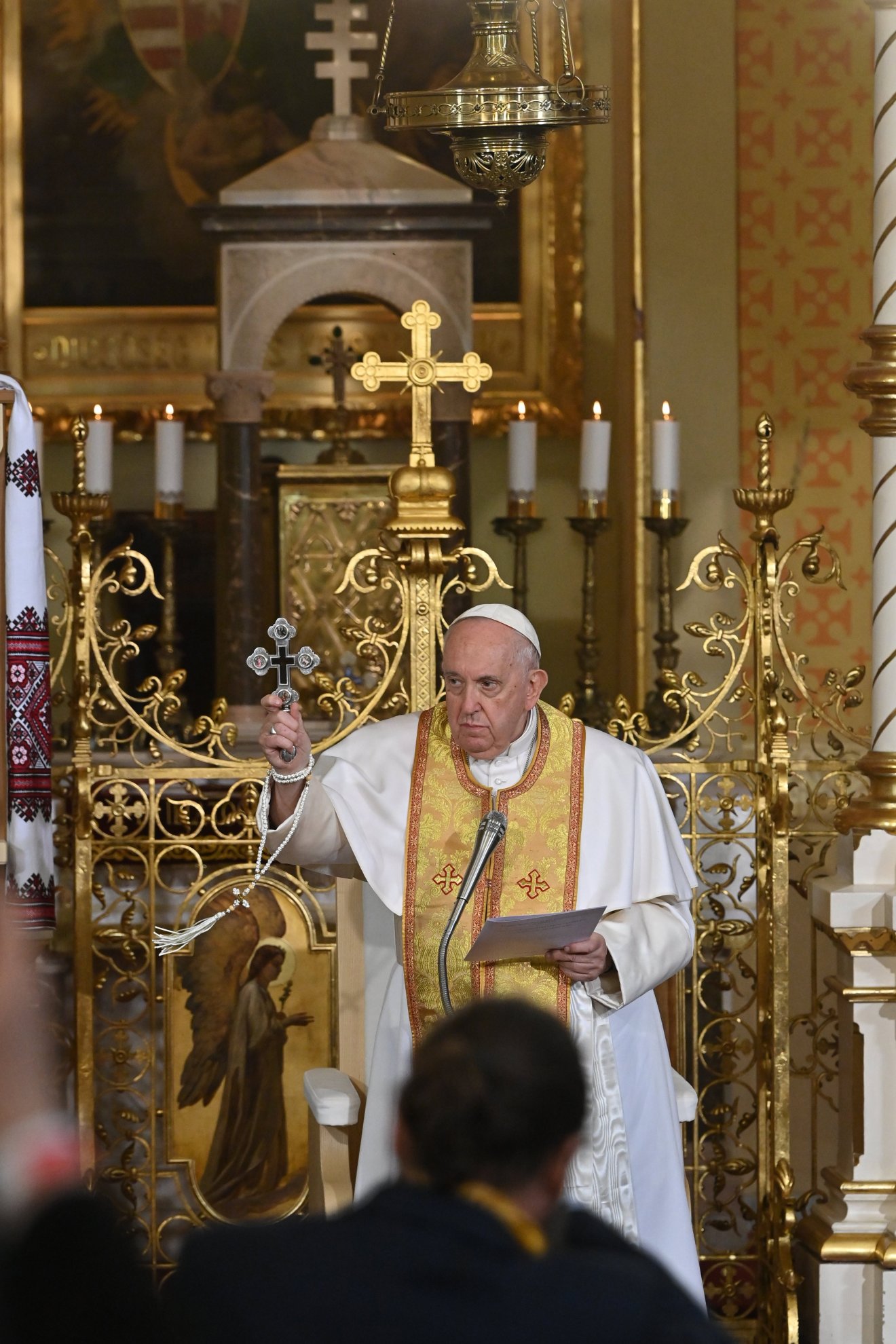 A katolikus egyházfő az Istenszülő oltalma görögkatolikus templomban •  Fotó: Bruzák Noémi/MTI