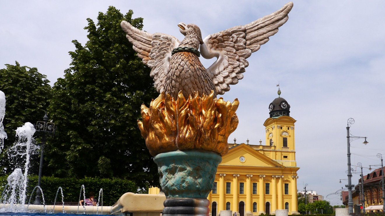 Gazdasági feltámadás. Debrecen címerállata a főnix •  Fotó: Pixabay.com