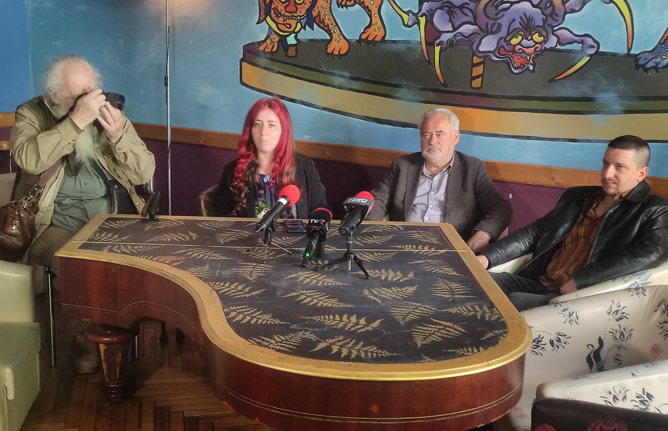 Ștefan Dorel Găina, Bianca Tămaș, Szép Gyula és Mihai Nuțu az Insomnia Napok nyitányaként tartott sajtótájékoztatón •  Fotó: Tóth Gödri Iringó