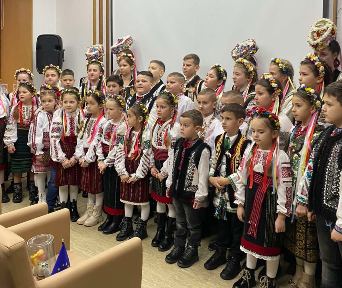A román külügyminisztérium szerint (a románnal azonosnak tekintett „moldovai” nyelvűeket is beleértve) Ukrajnában 400 ezer román él •  Fotó: Facebook/Elena Nandriș