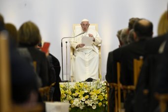 Ismét légitámadást intézett Ukrajna ellen Oroszország, Ferenc pápa elárulta: a Vatikán ukrajnai békemisszióra készül