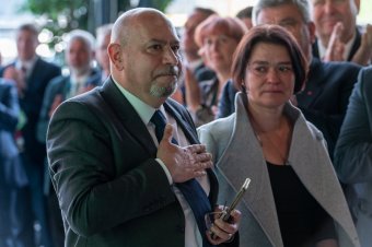 „Jó újra itthon!” Az RMDSZ-kongresszusra vezetett a felmentett Markó Attila első útja