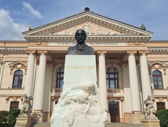 Újra régi fényében ragyog a nagyváradi színház névadójának, Szigligeti Ede drámaírónak a mellszobra