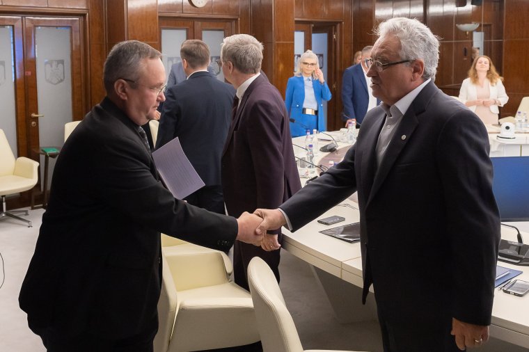 Ciucă visszacsalogatná a katedrához a pedagógusokat, a szakszervezetek folytatják a sztrájkot