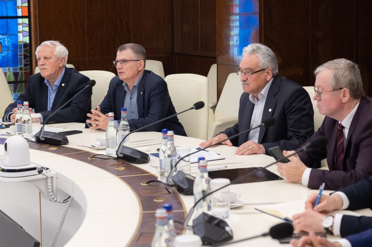 Megegyezés: 20 százalékkal nő a pedagógusok bére jövőre, a szakszervezetek elégedettek