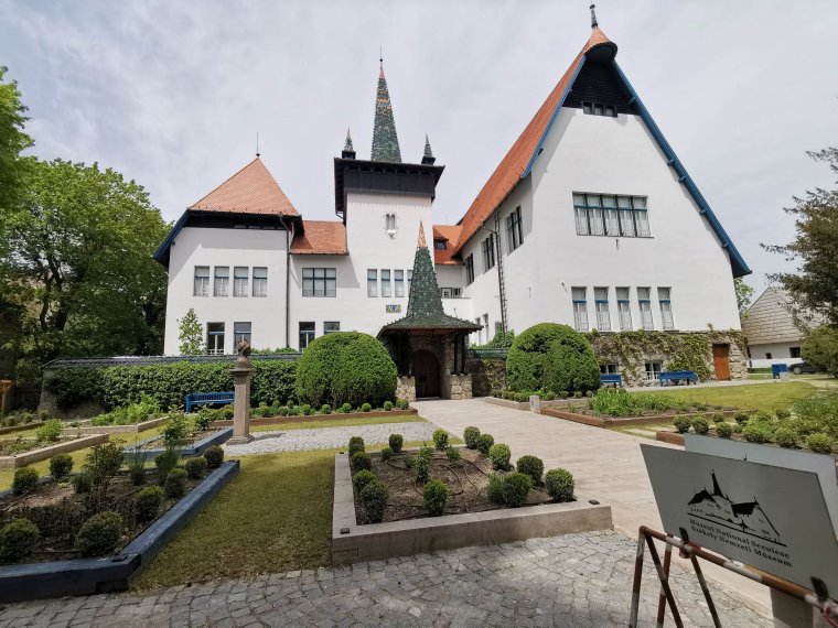 Maga az épület is műtárgy: be lehet járni a szépen felújított, de még üresen álló Székely Nemzeti Múzeumot