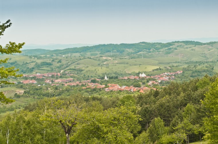 „Ez túl sok”. Elutasítják a román hadsereg lőtérbővítési tervét két aradi község lakosai