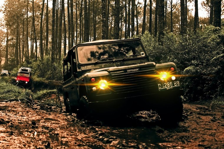 Ellenzi a környezetvédelmi miniszter az erdőkben zajló terepmotorozást, lefújtak egy off-road versenyt