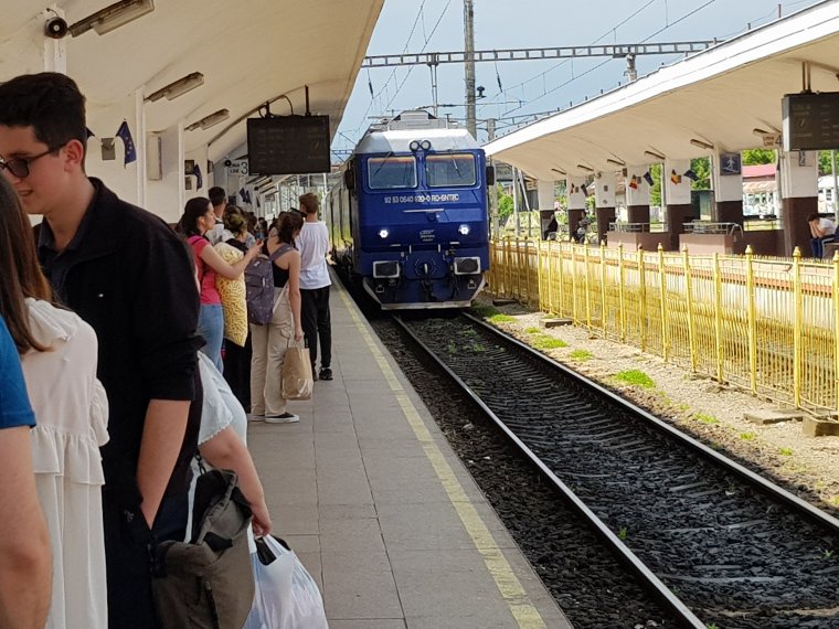 Tiltakoznak a közszolgák, általános sztrájkot harangoztak be a vasutasok a kormányzati megszorítások miatt