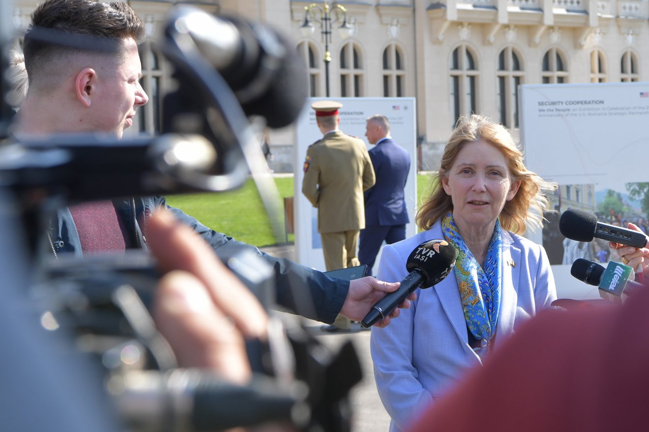 •  Fotó: U. S. Embassy