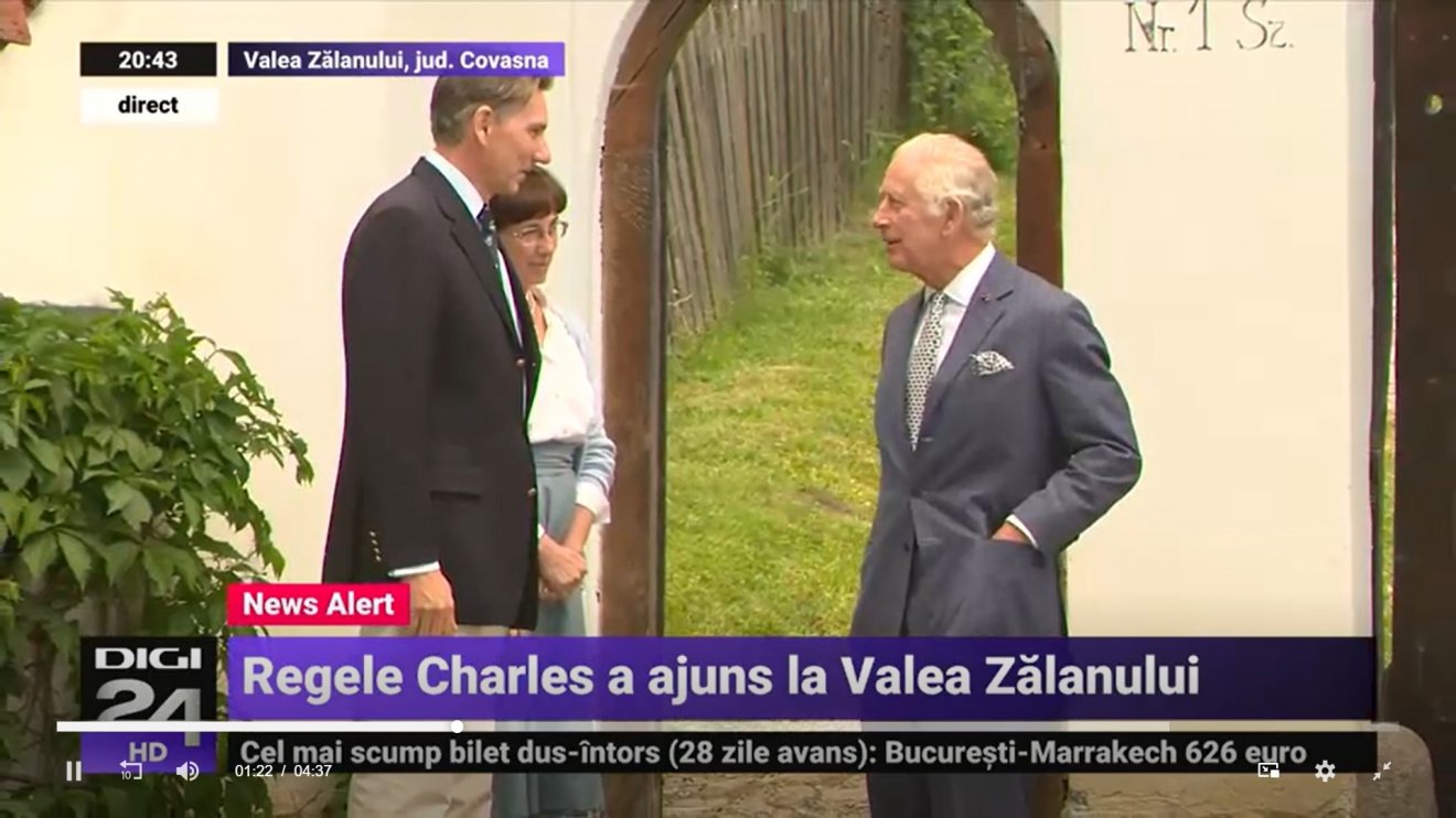 Kálnoky Tibor gróf és felesége fogadja III. Károly királyt az 1. számú ház előtt Zalánpatakon •  Fotó: Videófelvétel