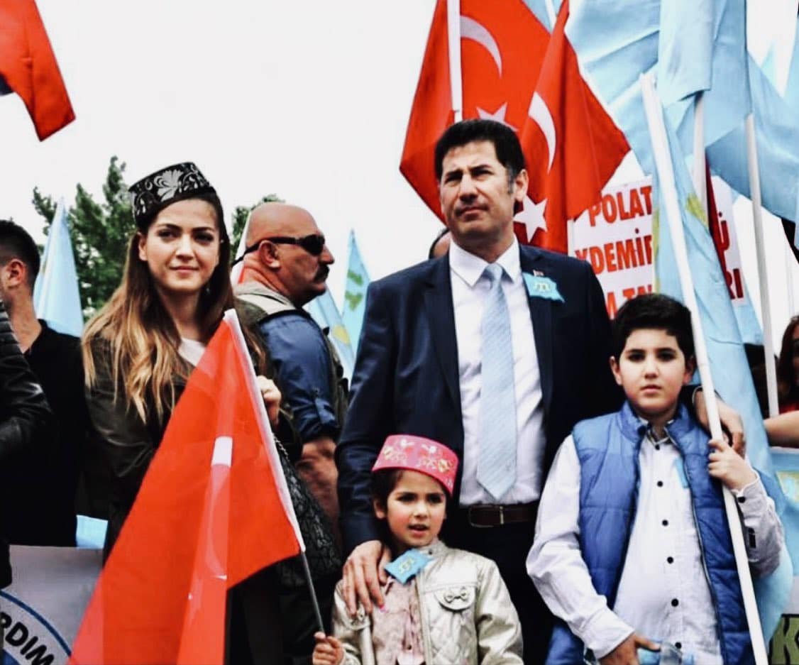 •  Fotó: Facebook/Sinan Ogan