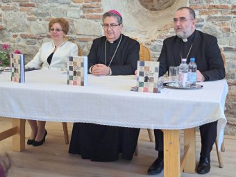 Állatokról szóló anekdotákon keresztül fedezni fel a teremtett világot – Buendía pápai nuncius kötetét mutatták be Kolozsváron