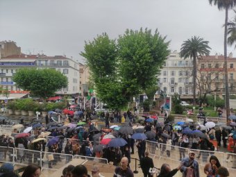Filmcsillagok parádéja esőben és vörös szőnyegen – Helyszíni beszámoló a 76. cannes-i fesztiválról