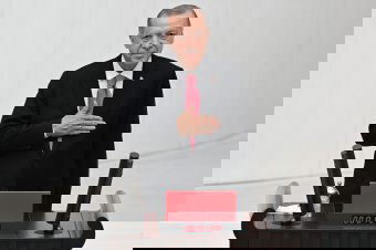 Hivatalosan is folytathatja: letette az elnöki esküt a múlt hétvégén újraválasztott Erdogan