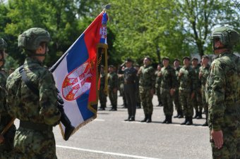 Zavargások Koszovóban, a legmagasabb fokú harckészültségbe helyezték a szerb hadsereget