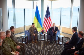 Zelenszkij szerint oroszországi célpontok ellen nem vetik be az F-16-osokat, Washington újabb katonai segítséget küld