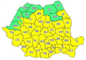 Zivatarokra figyelmeztetnek az ország nagy részében