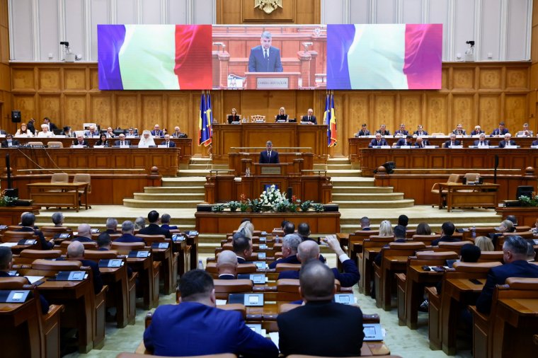 Megtiltják az állami fizetés és nyugdíj halmozását, de rengeteg a kivételezett kategória