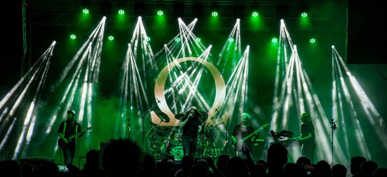 A Föld árnyékos oldalán című stúdióalbum jelenik meg pénteken az Omega életműsorozatában