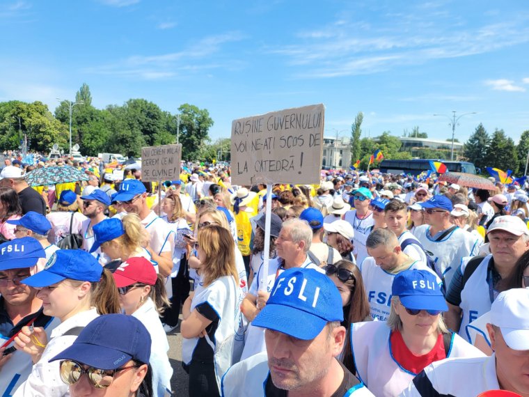 Ismét tárgyal a tüntető pedagógusok képviselőivel Ciucă, egy bíróság elutasította a sztrájk törvénytelenné nyilvánítását