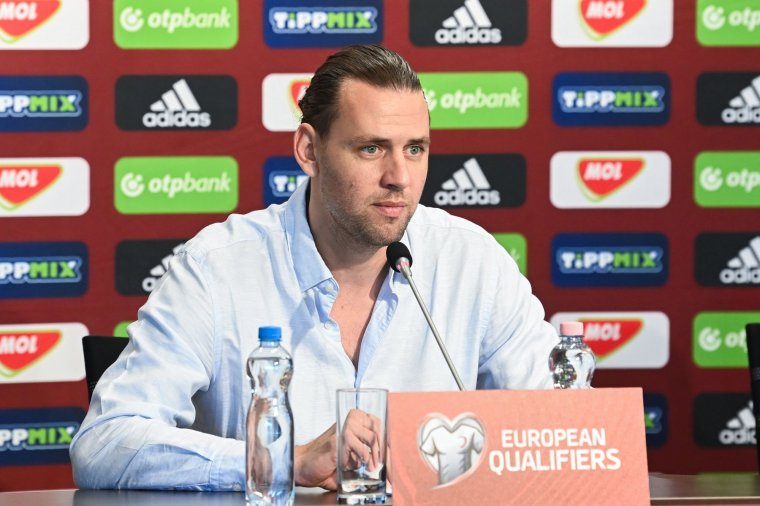 Szalai Ádám rosszul lett, hordágyon kellett elvinni a holland–magyar meccs közben