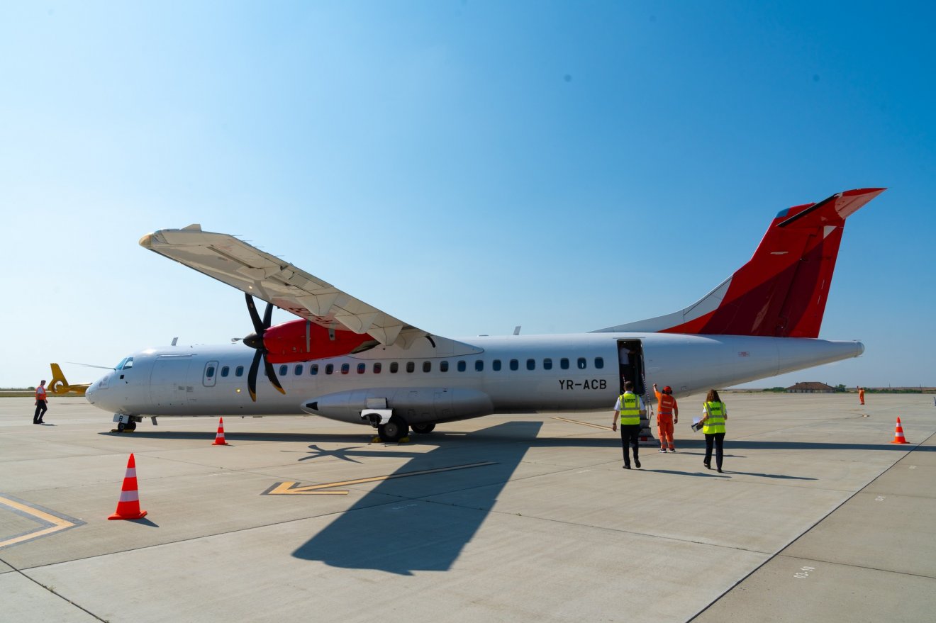 Az AirConnect gépe Konstancán •  Fotó: Konstancai reptér