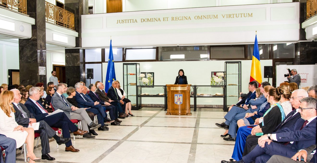 A Corina Corbu (a pulpitusnál) vezette legfelsőbb bíróság közgyűlése csütörtökön döntött arról, hogy a taláros testülethez fordul •  Fotó: Legfelsőbb bíróság