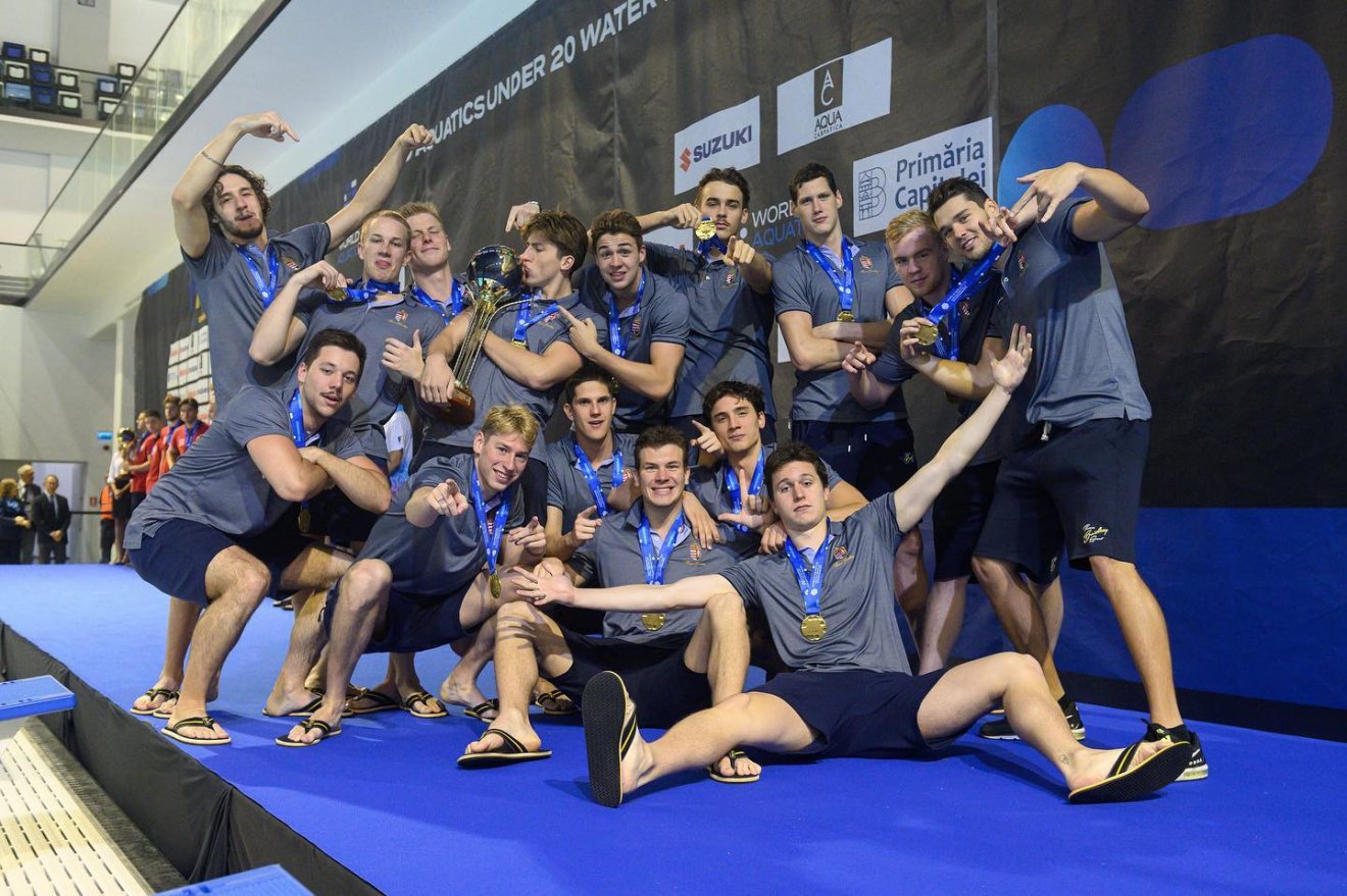 Kiemelkedő teljesítménnyel lett aranyérmes a korosztályos magyar válogatott •  Fotó: World Aquatics/Facebook