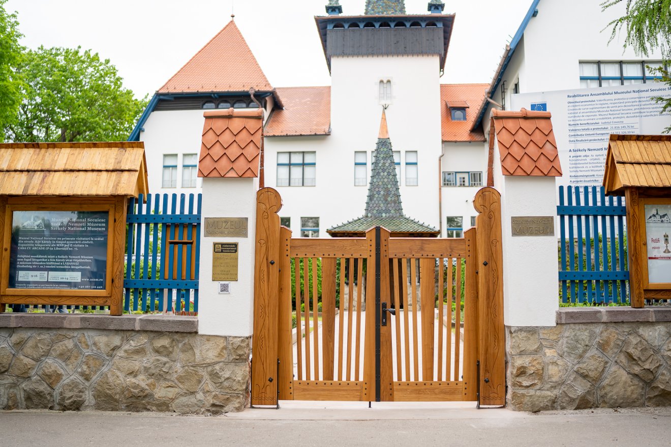 Be lehet járni a Múzeumok Éjszakáján a gyönyörűen felújított sepsiszentgyörgyi Székely Nemzeti Múzeum belső tereit •  Fotó: Székely Nemzeti Múzeum
