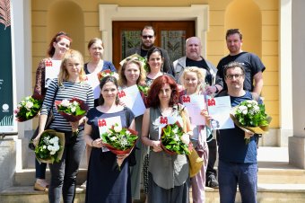 Évadának zárásakor kerek évfordulós művészeit köszöntötte a szatmárnémeti Harag György Társulat