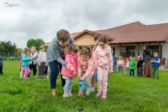 Elültették Nagykárolyban Petőfi körtefáját, őrzi a költő emlékét a szatmári város