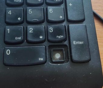 Rendőrszakszervezet: széteső székek, beragadó vagy hiányos billentyűzetek a petei határrendészek munkaeszközei