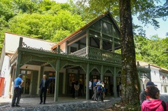 „A magyar időkből” származó fényképek alapján építették újjá a révi menedékházat Bihar megyében