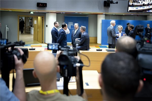 Nem a „migránsgettókra”: magyar és lengyel vétót kapott a migrációs állásfoglalás az EU-csúcson
