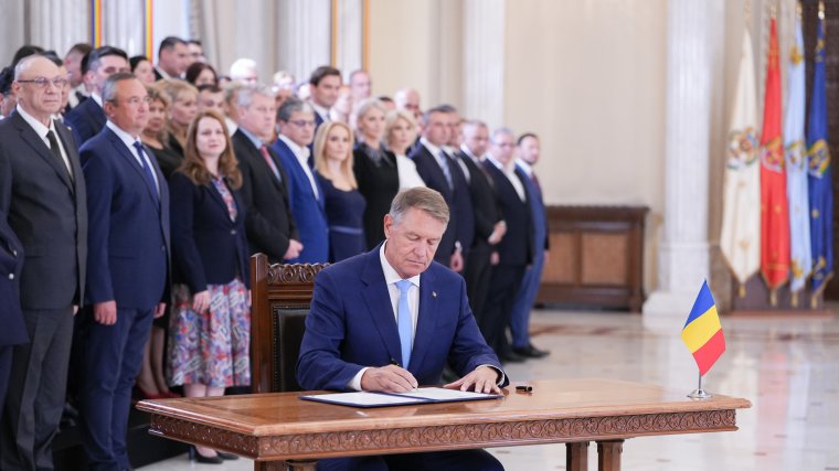Nagy feneket kerített Iohannis a „szívügyének” tartott oktatási törvények kihirdetésének