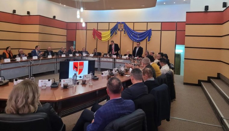 Aranyérpótlékot kapnak az egyik romániai megyei önkormányzat alkalmazottai