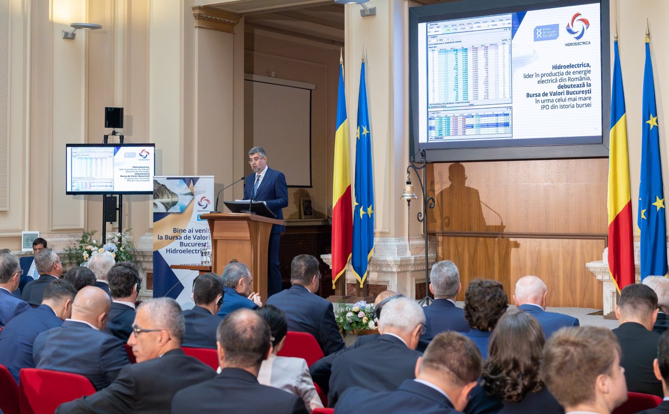 Szinte a teljes kormány, a jegybank vezetősége és a pénzvilág képviselői kivonultak az értéktőzsdén rendezett eseményre •  Fotó: Gov.ro