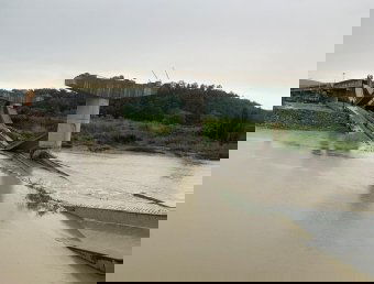 Elvitte a szélvihar az épülő bethleni körgyűrű egyik hídjának betongerendáit