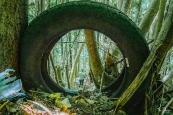 Önkéntesek igyekeznek megtisztítani a szeméttől a Kolozs megyei Tárnica-tavat és környékét