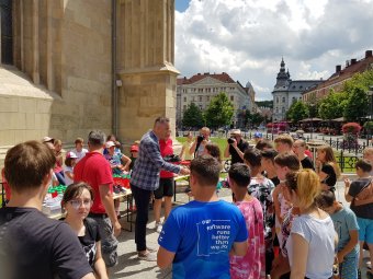 A mozgás szeretetét is átadják a gyerekeknek. Kolozsvárra érkeztek a jótékonysági futás résztvevői