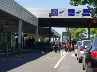 Sorok a határoknál: megduplázódott a hétvégi forgalom tavalyhoz képest