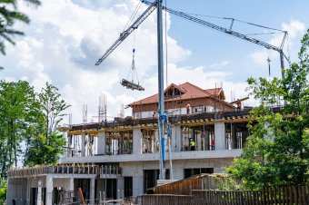 Épül az új, 34 bennfekvő helyes tüdőkórház Sepsiszentgyörgyön, szakrendelőket is kialakítanak