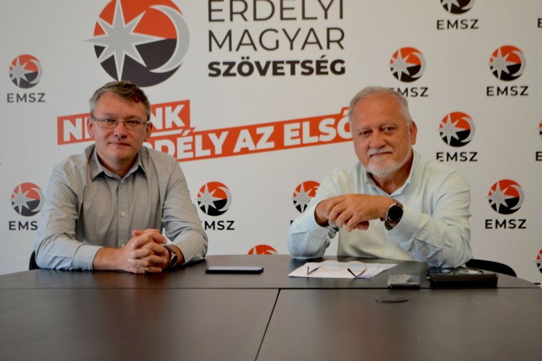 Csomortányi István és Zatykó Gyula az EMSZ Bihar megyei szerevezetének az alapemberei •  Fotó: Erdélyi Magyar Szövetség