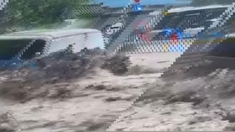 Számos halálos áldozata van a Kínában tomboló tájfunoknak, az anyagi károk is hatalmasak