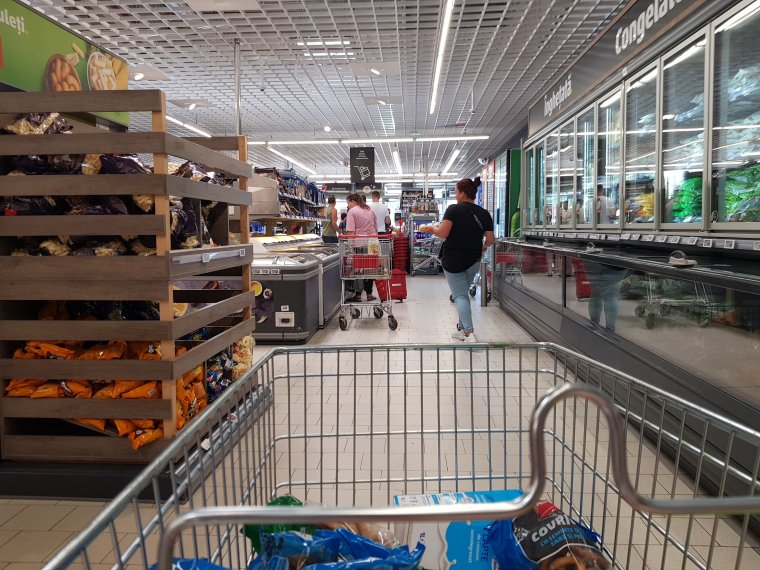Tovább lassult szeptemberben az infláció, de az élelmiszerek 10, a szolgáltatások 12 százalékkal drágábbak voltak, mint egy éve