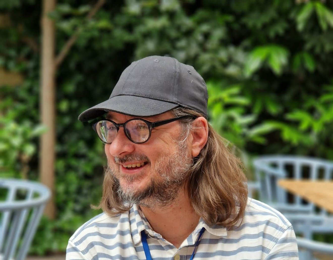 Cserna-Szabó András: „Ha nincs gondolkodás, nincs kultúra. Lassan nem csak írni-olvasni, de beszélni is elfelejtünk.” •  Fotó: Makkai Márk
