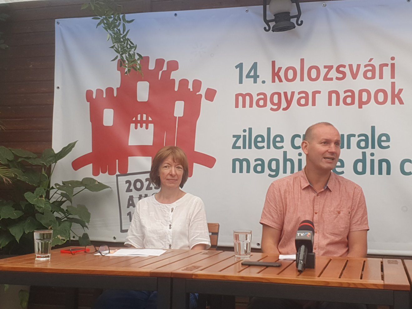 A főszervezők. Szabó Lilla és Gergely Balázs ismertette a rendezvénysorozattal kapcsolatos tudnivalókat •  Fotó: Kiss Judit